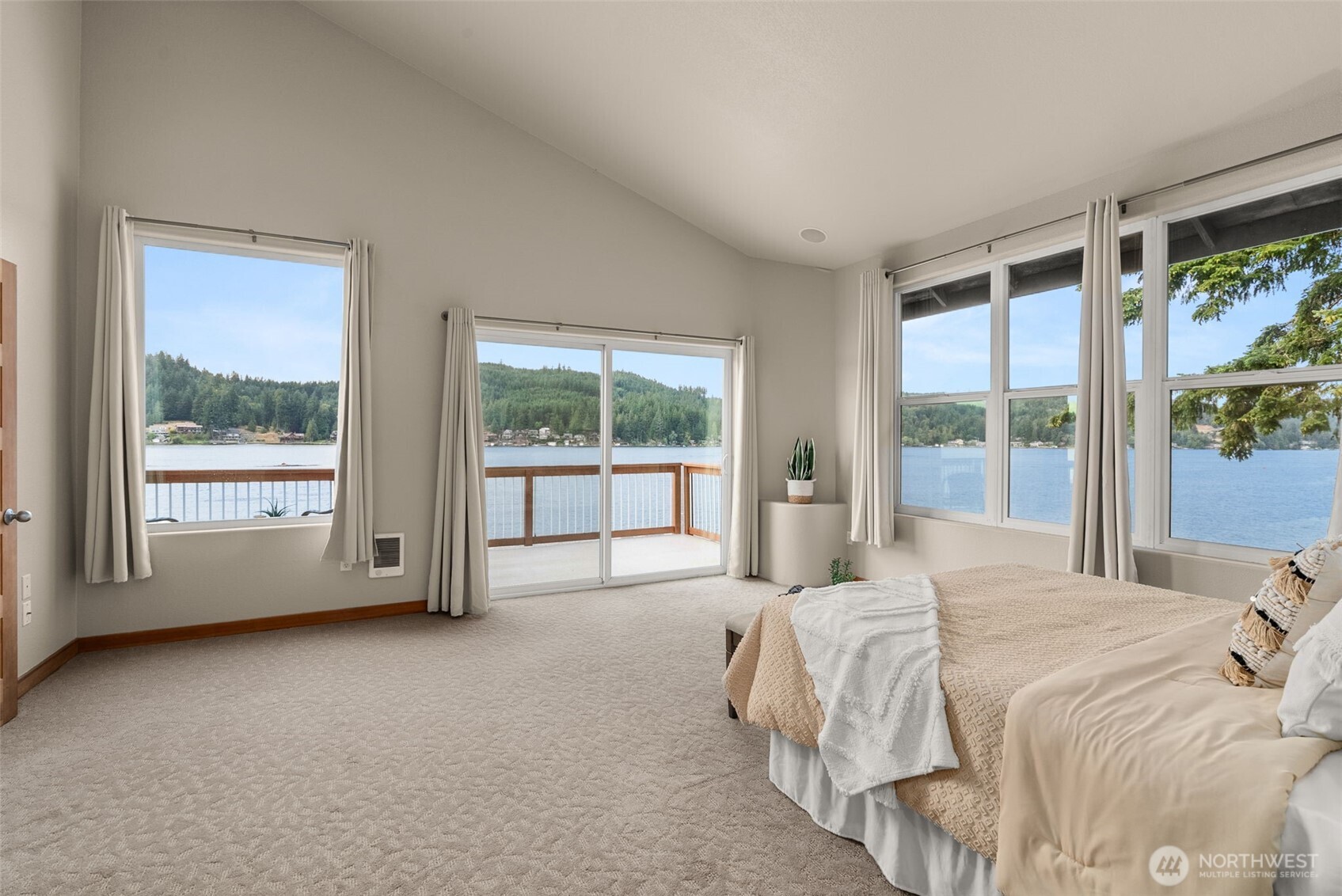 545 Summit Lake Shore Road NW