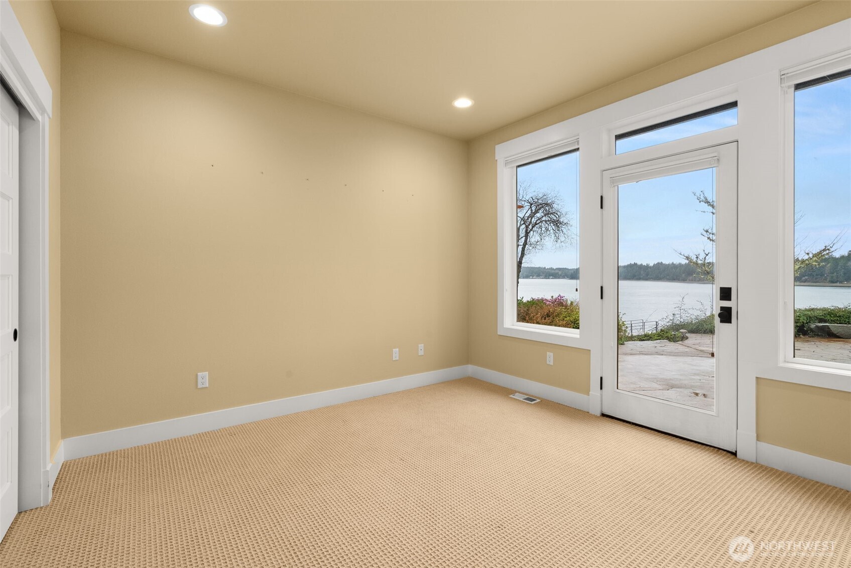 4827 Bayshore Lane NW