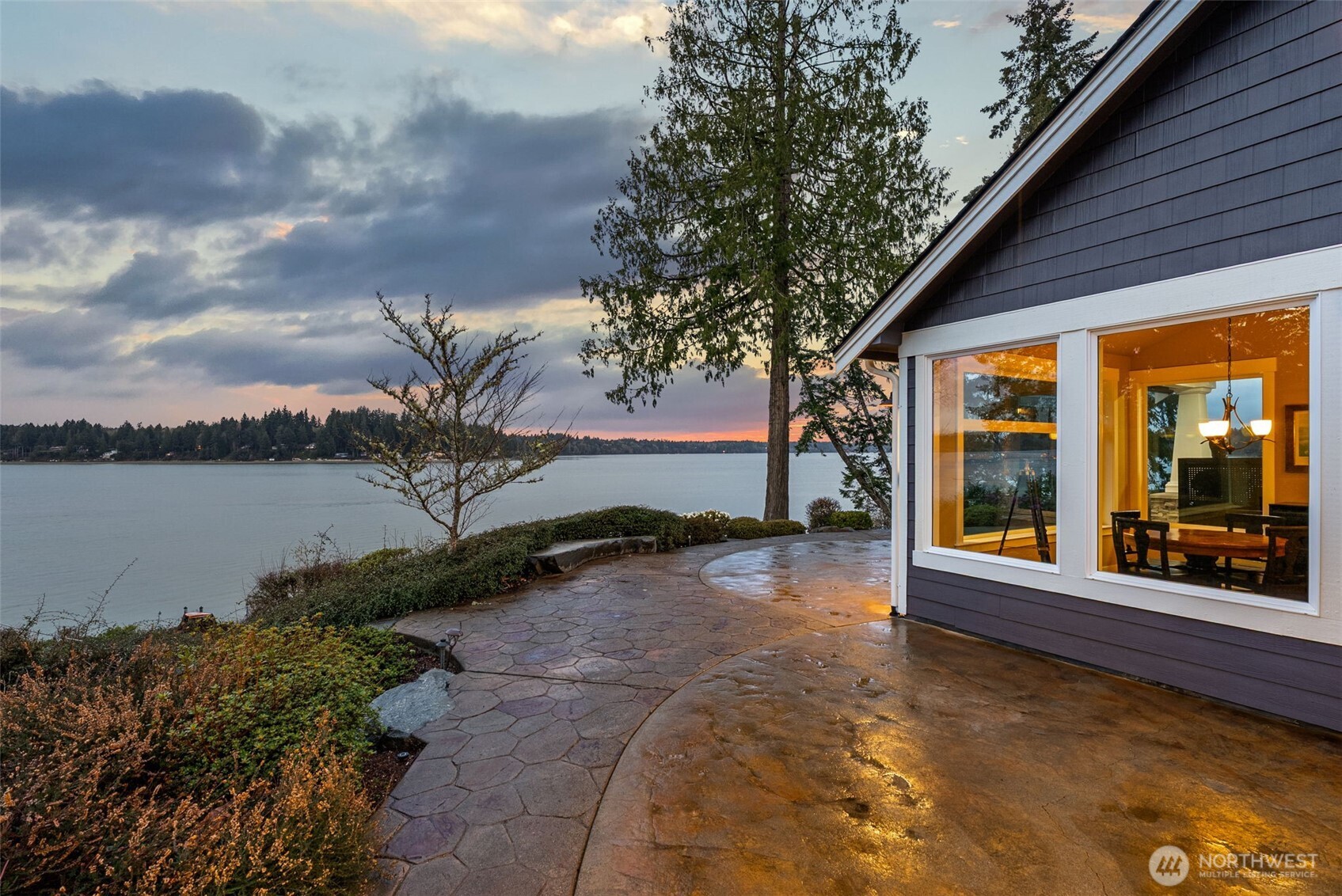 4827 Bayshore Lane NW