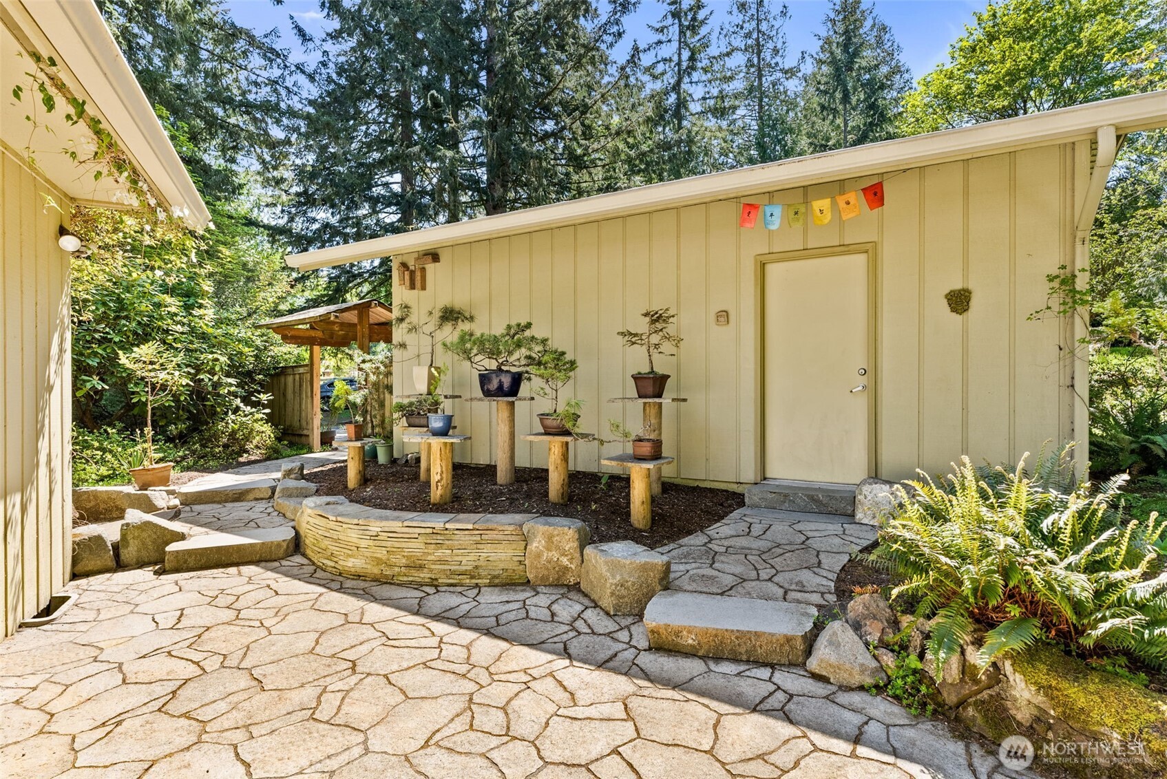 2511 Crestline Drive NW