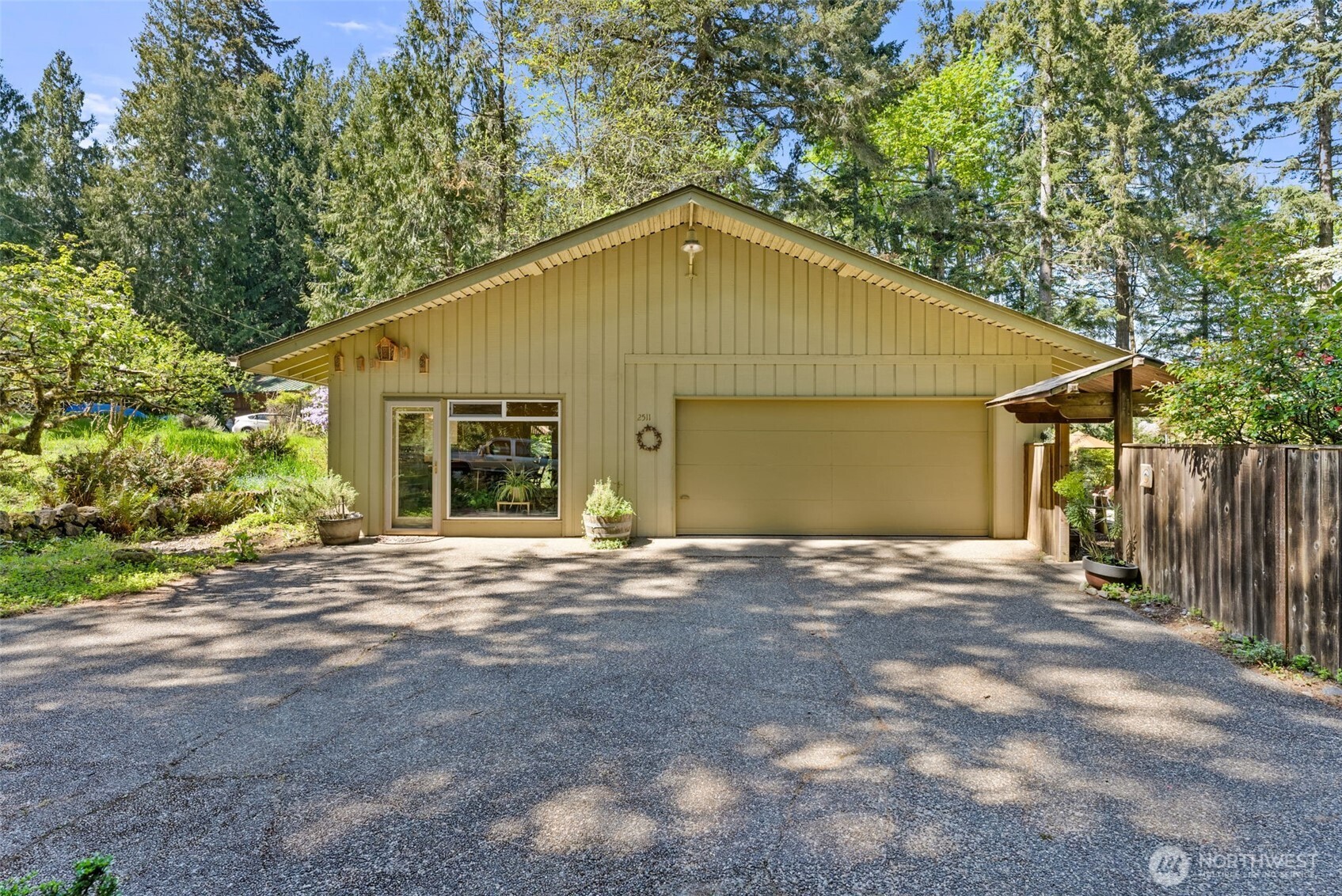 2511 Crestline Drive NW