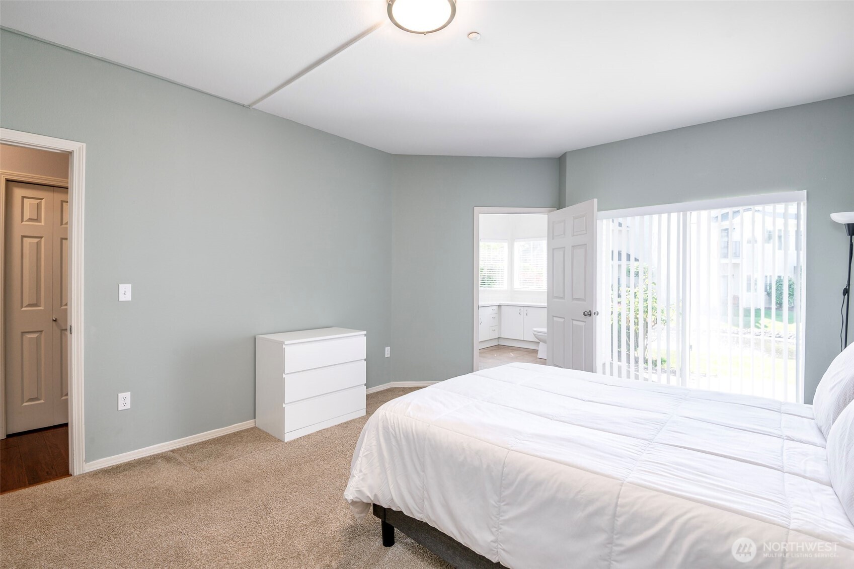 4714 NE Fairwood Boulevard Unit: 905