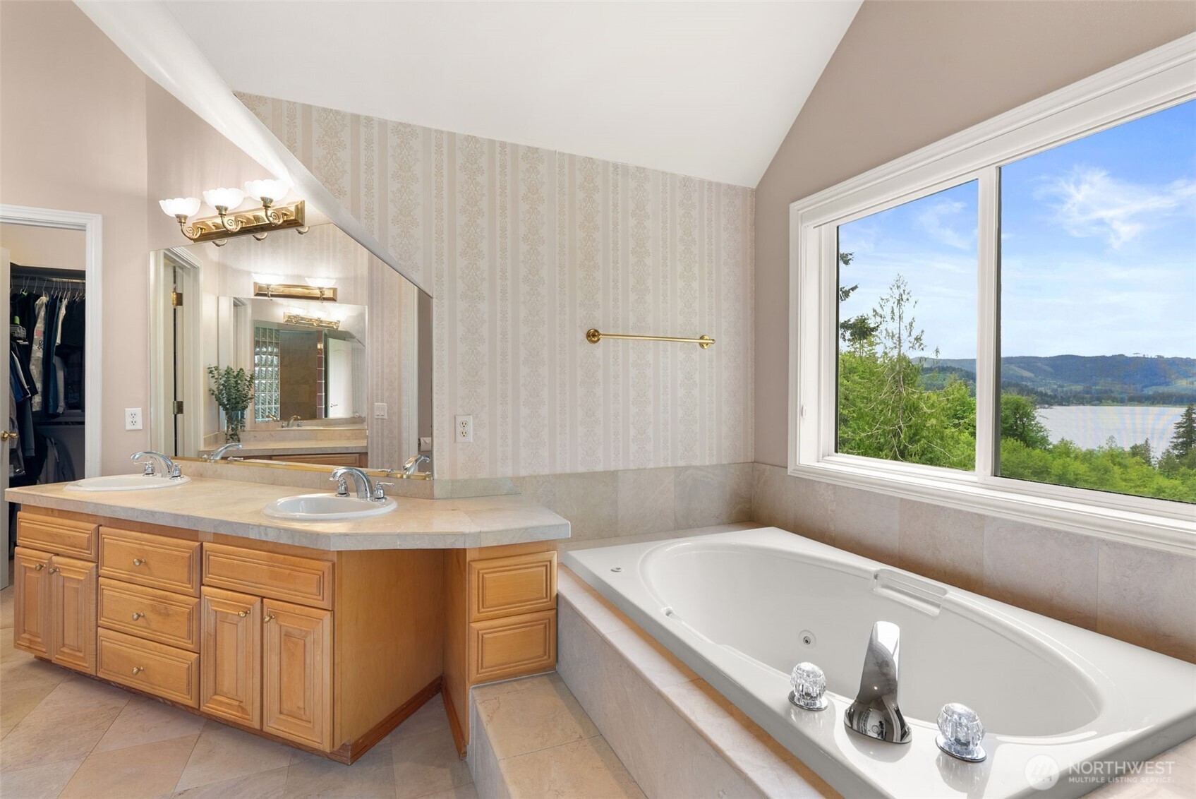 1410 Summit Lake Shore Road NW