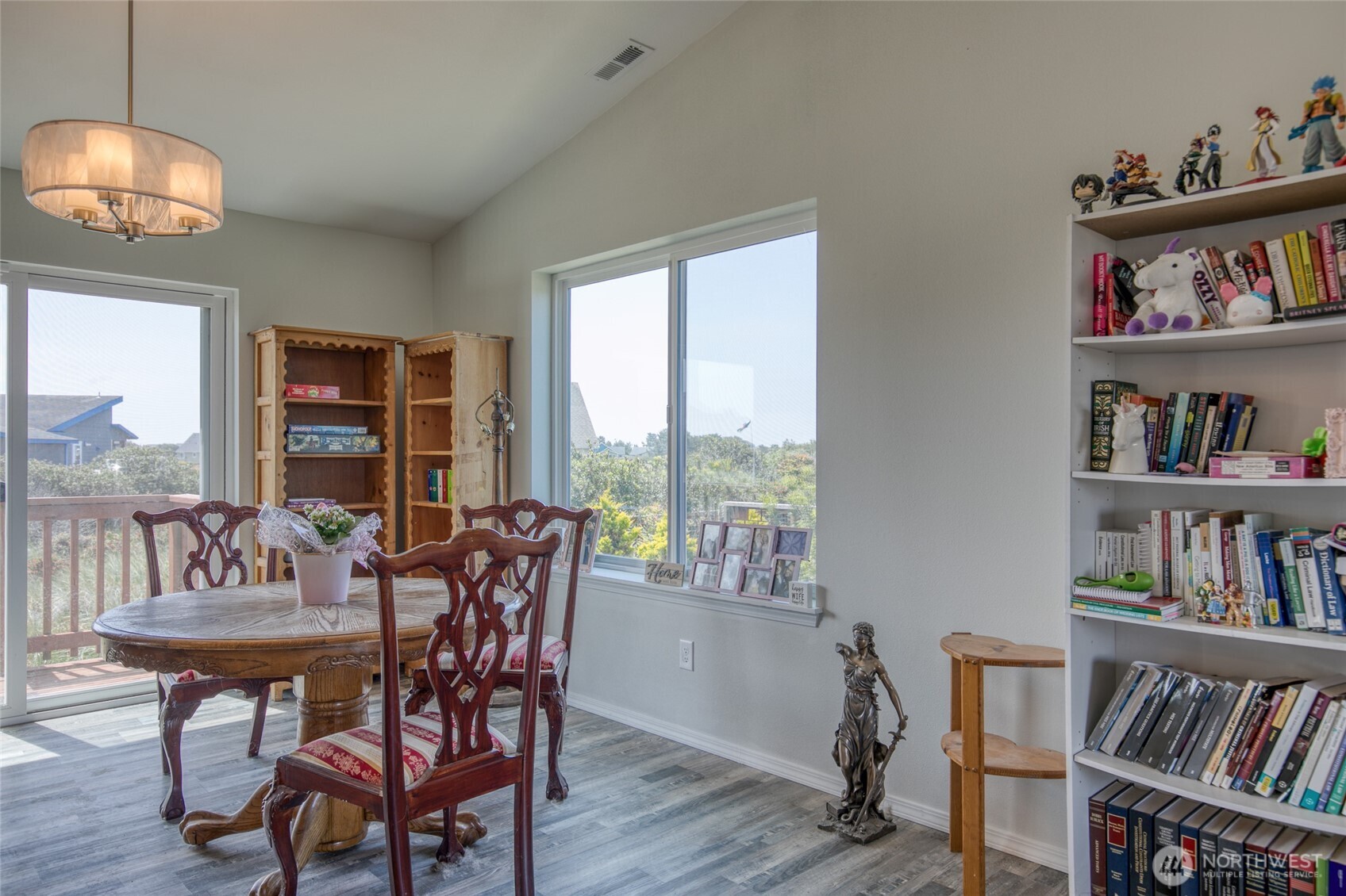 407 N Bel Air Loop SW