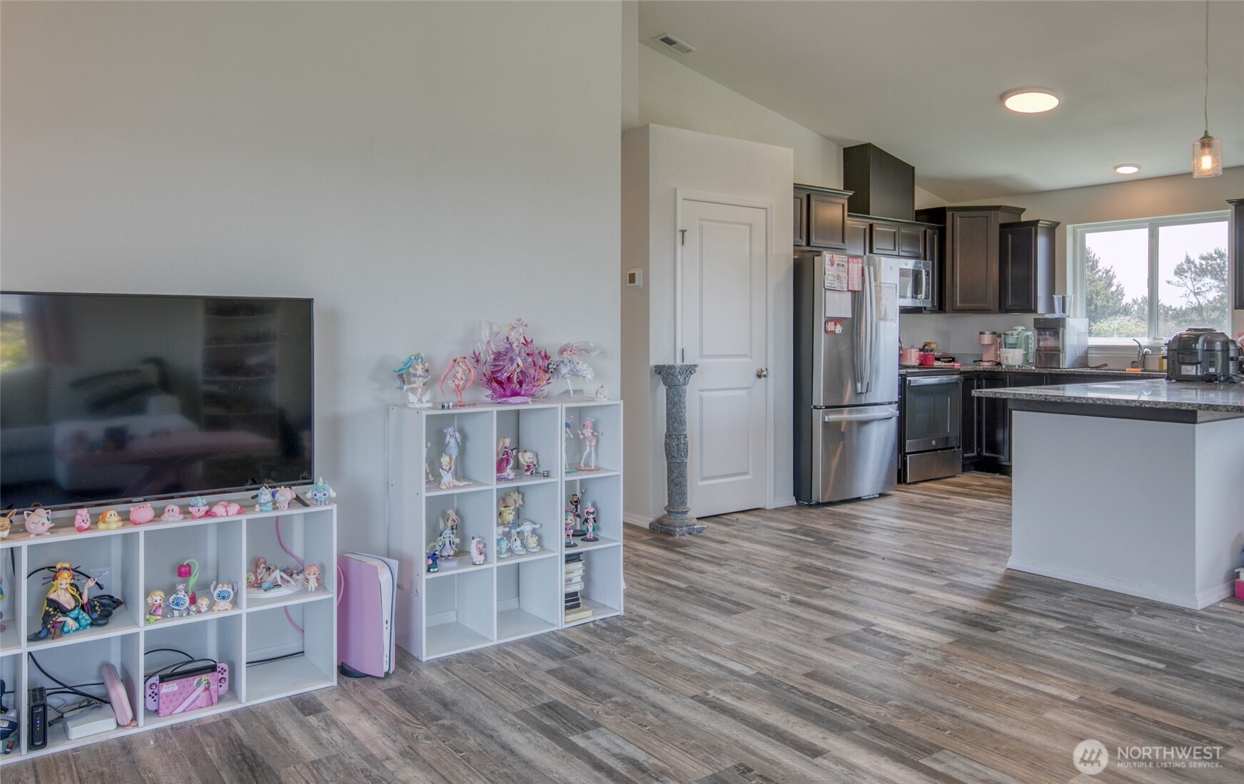 407 N Bel Air Loop SW