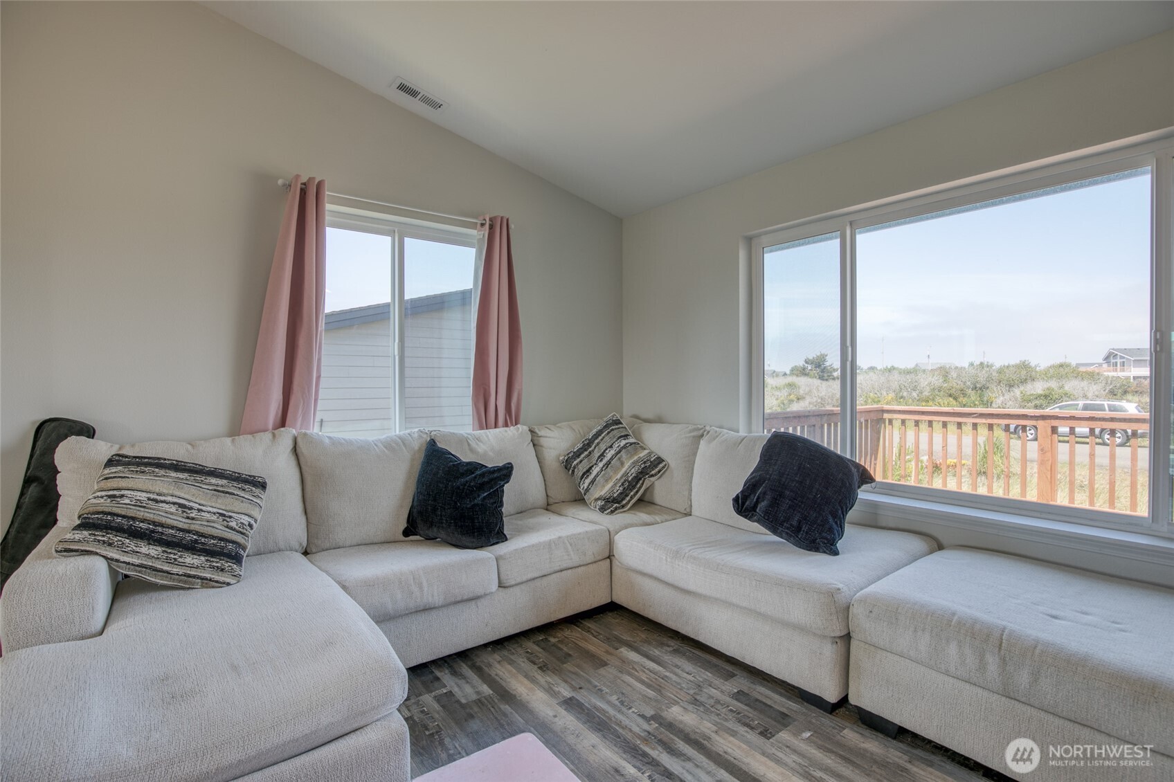 407 N Bel Air Loop SW