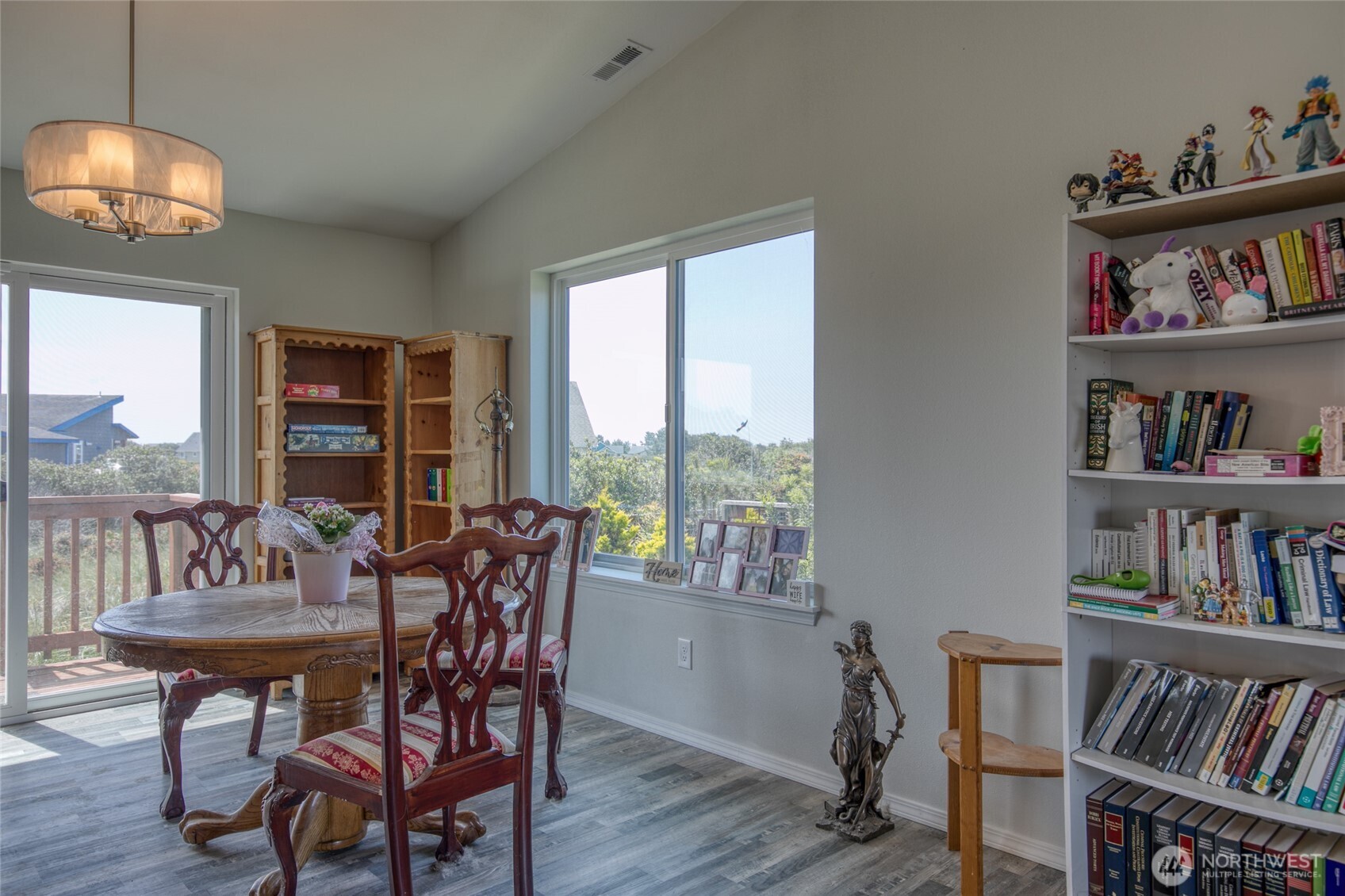 407 N Bel Air Loop SW