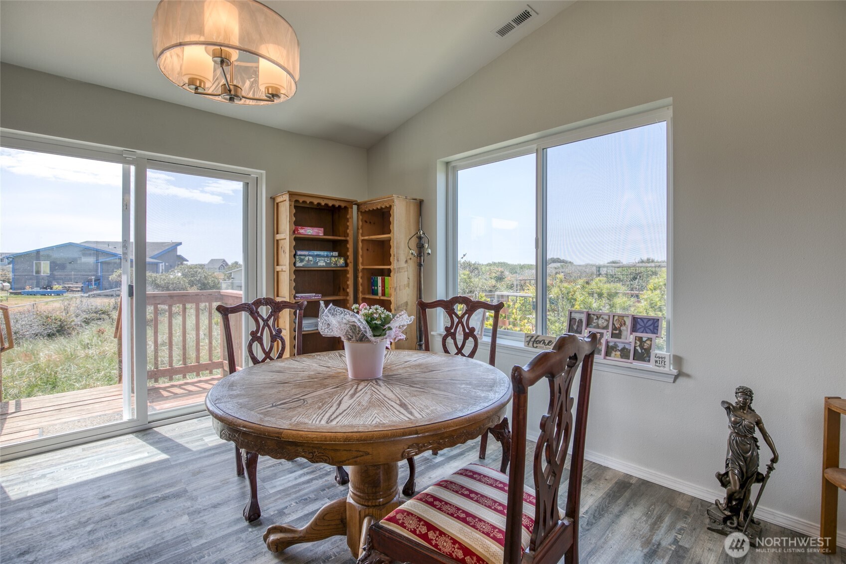 407 N Bel Air Loop SW