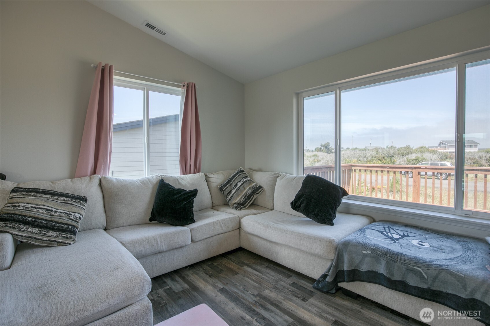 407 N Bel Air Loop SW