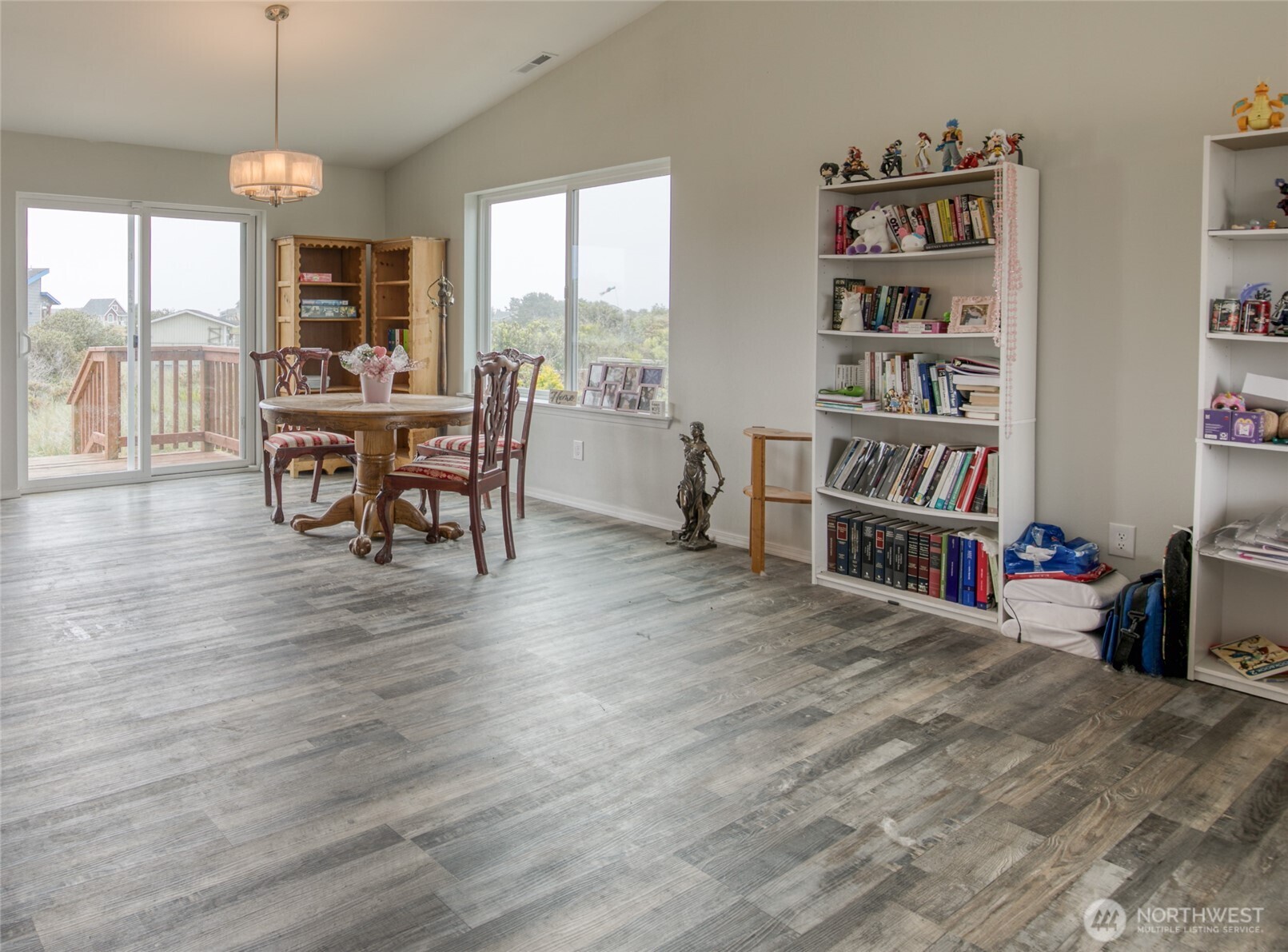 407 N Bel Air Loop SW