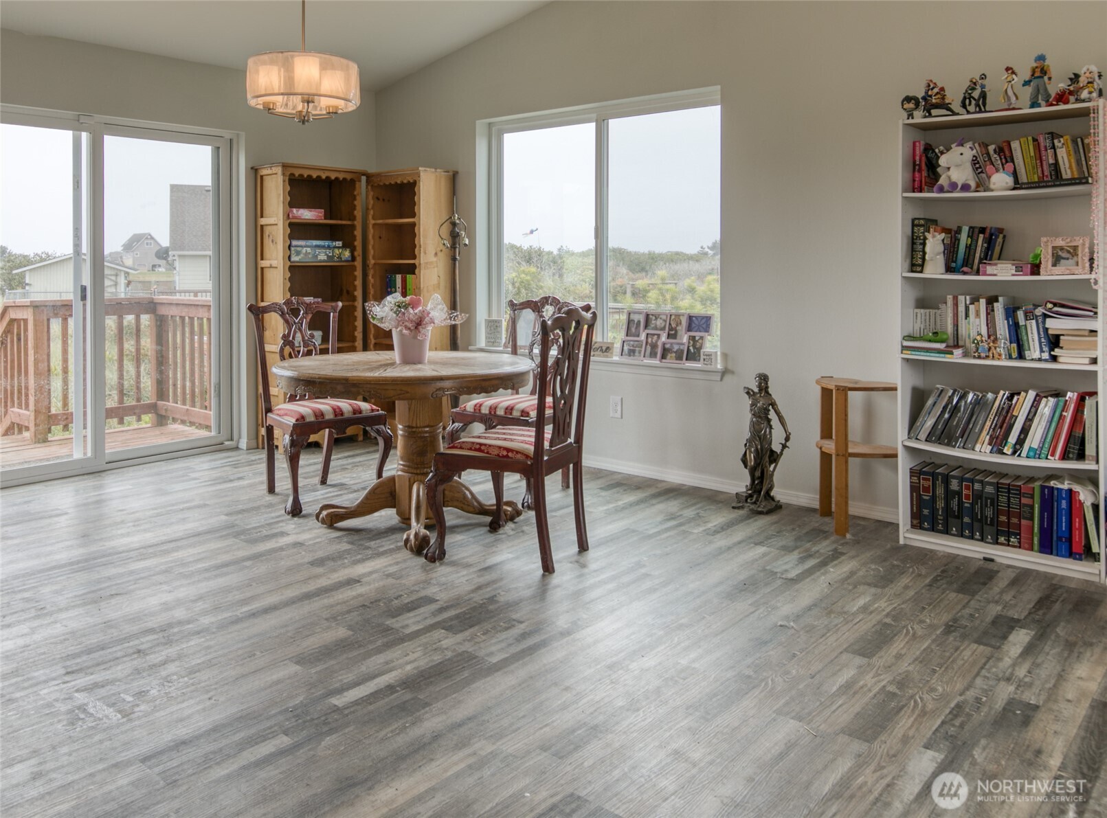 407 N Bel Air Loop SW