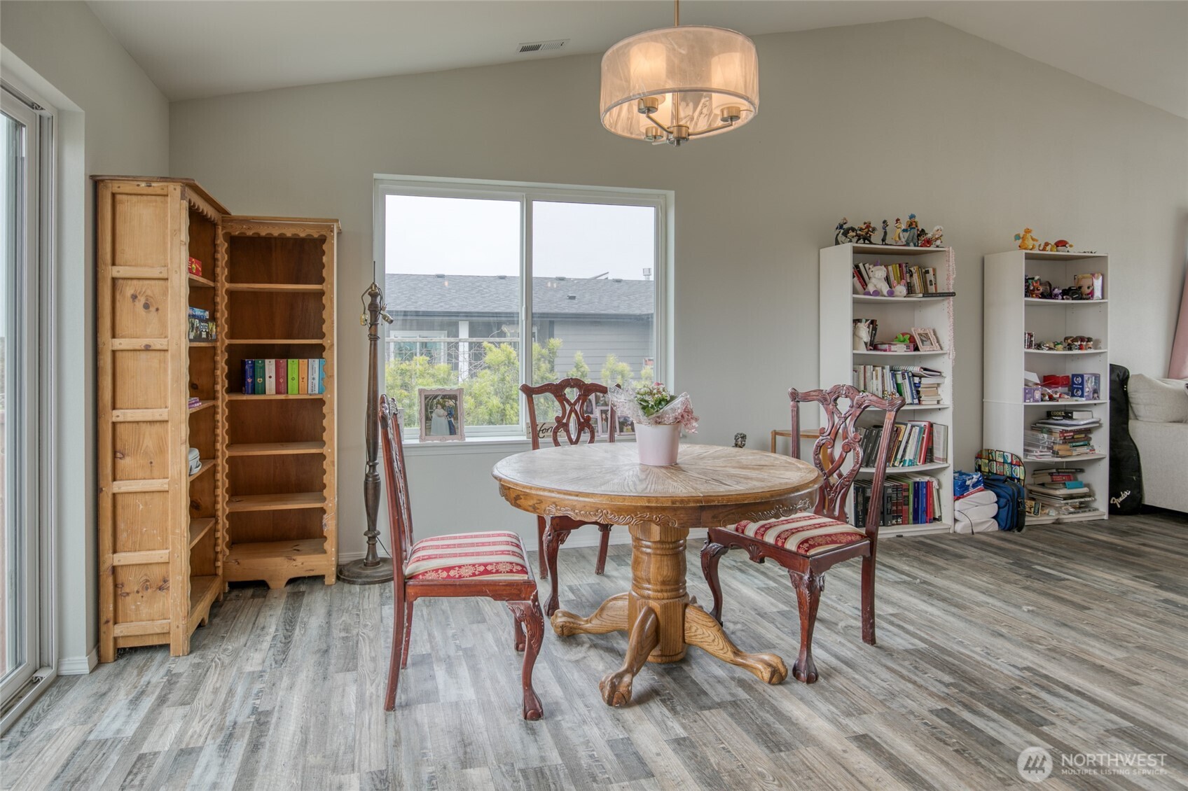 407 N Bel Air Loop SW