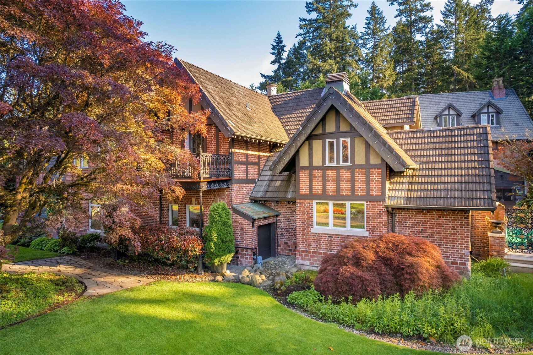 4 Thornewood Lane SW