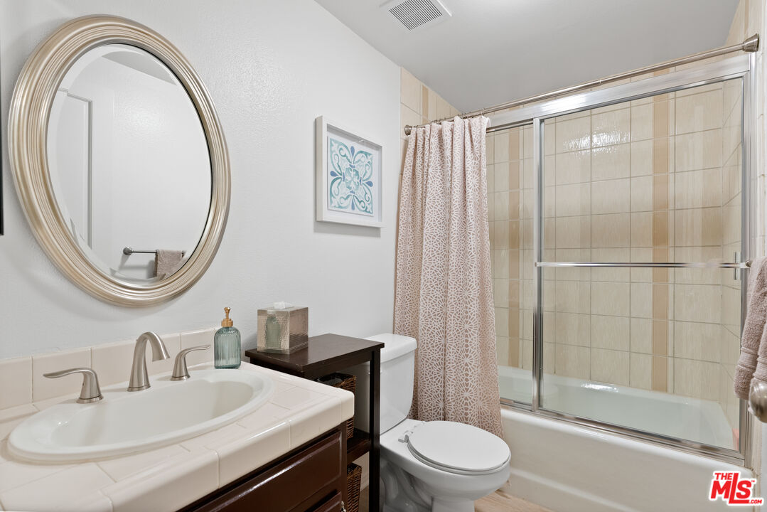 1242 Berkeley St Unit: 13