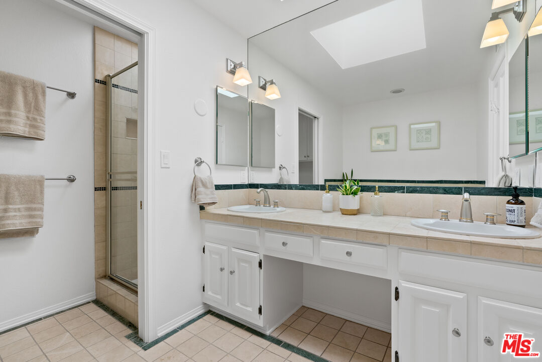 1242 Berkeley St Unit: 13