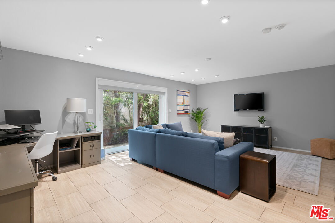 1242 Berkeley St Unit: 13