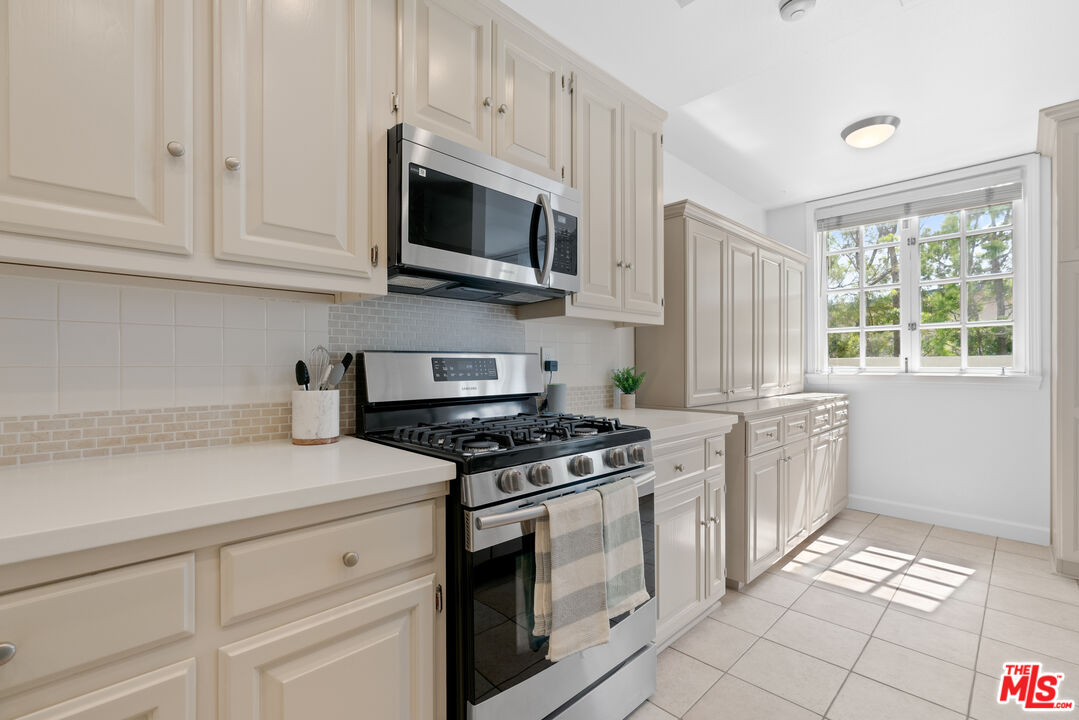 1242 Berkeley St Unit: 13