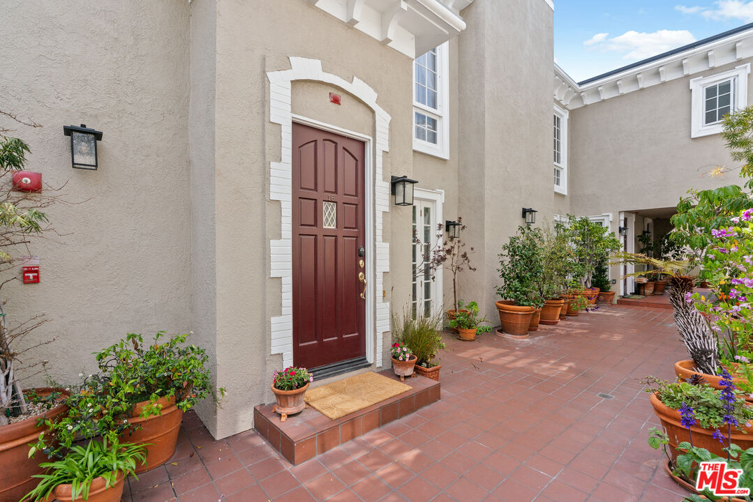 1242 Berkeley St Unit: 13