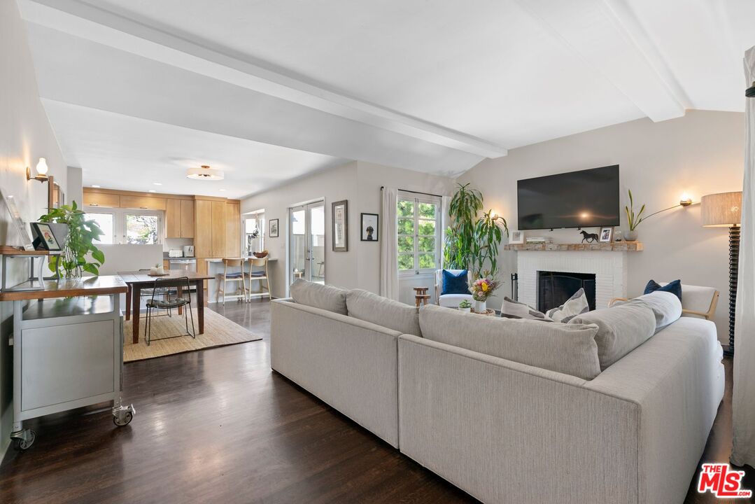 2509 Cloverfield Blvd