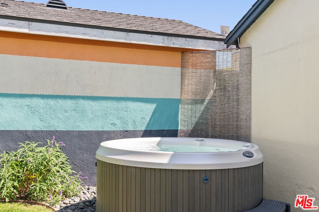 2509 Cloverfield Blvd