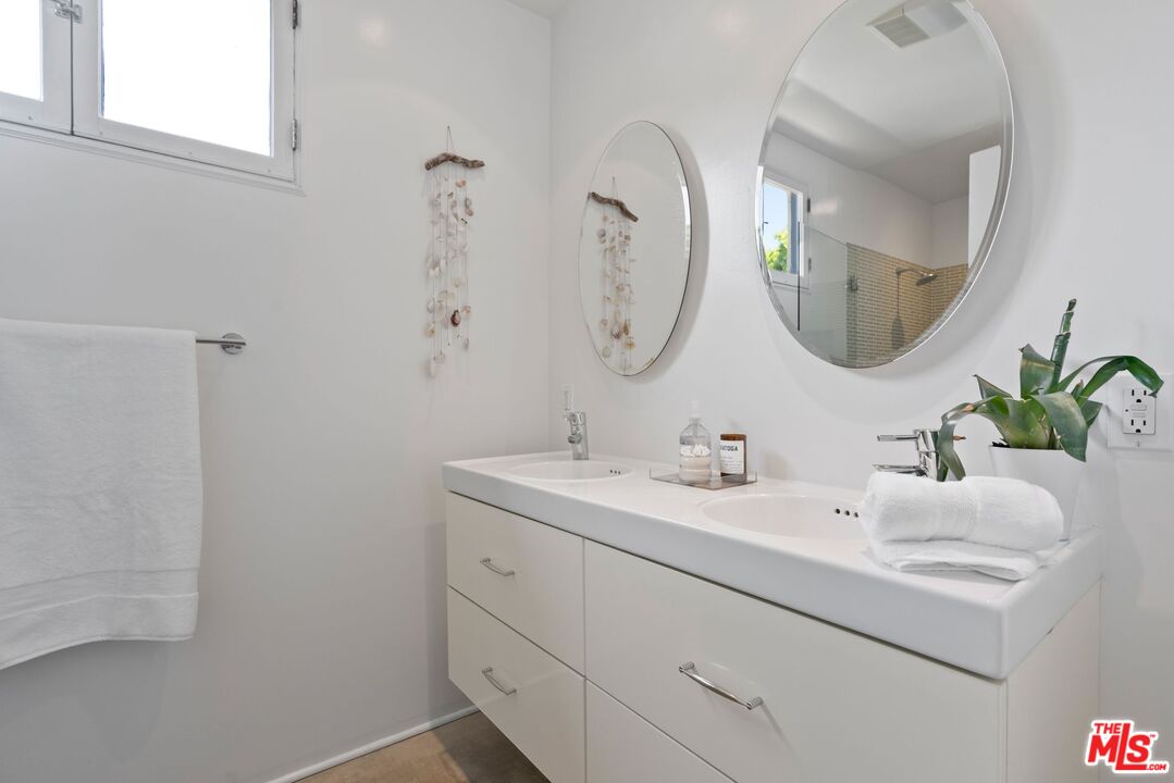 2509 Cloverfield Blvd