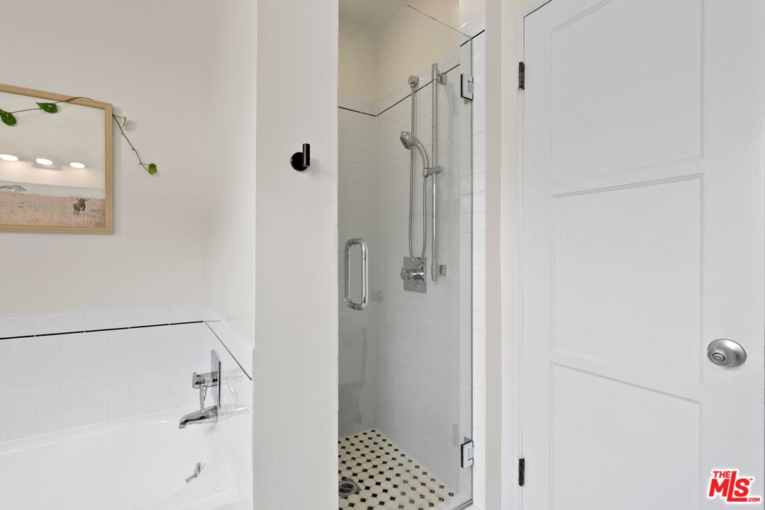 2509 Cloverfield Blvd