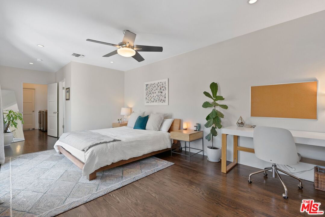 2509 Cloverfield Blvd