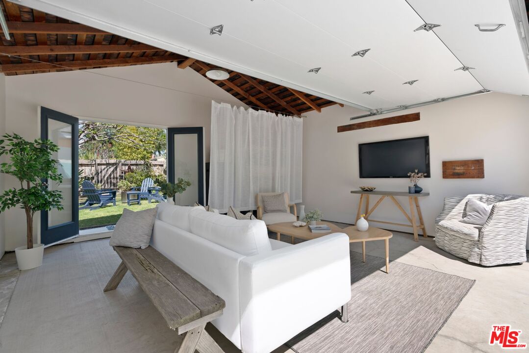 2509 Cloverfield Blvd