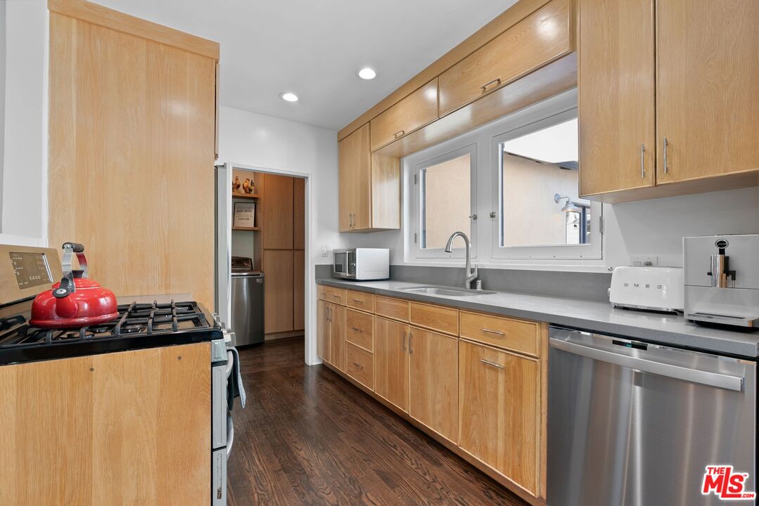 2509 Cloverfield Blvd