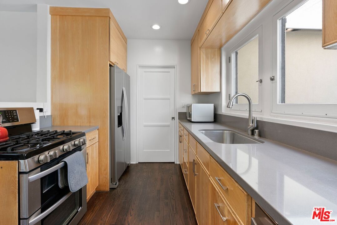 2509 Cloverfield Blvd