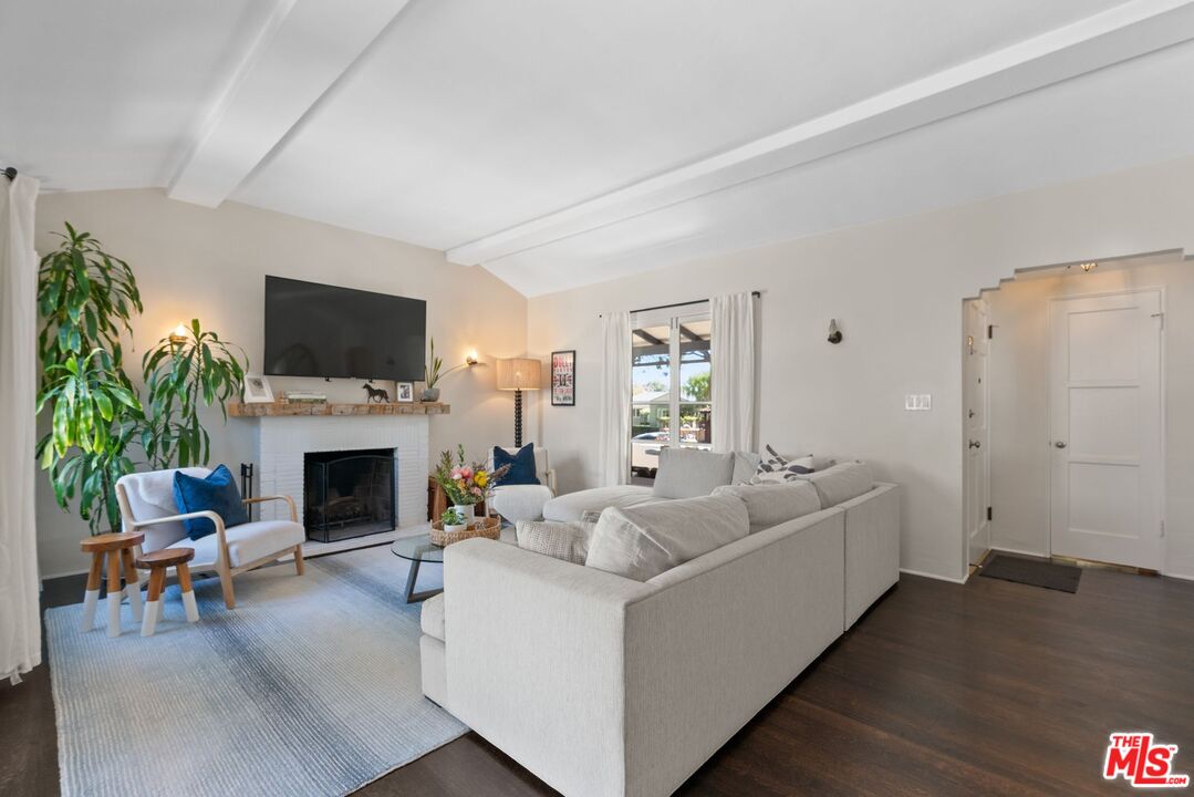 2509 Cloverfield Blvd