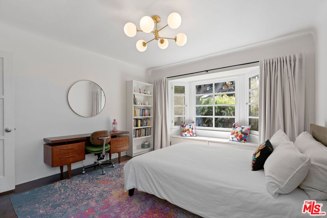 2509 Cloverfield Blvd