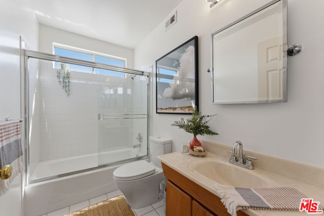 2450 Chelsea Pl Unit: A
