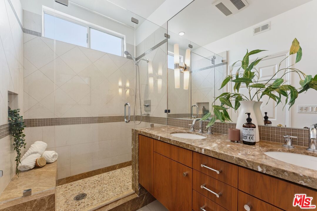 2450 Chelsea Pl Unit: A
