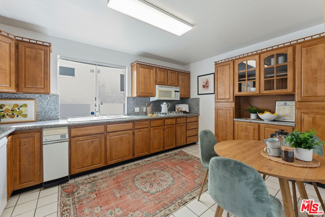 2450 Chelsea Pl Unit: A