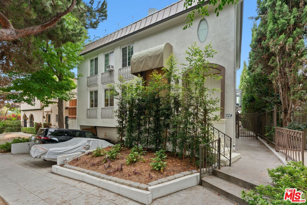 944 17th St Unit: 6