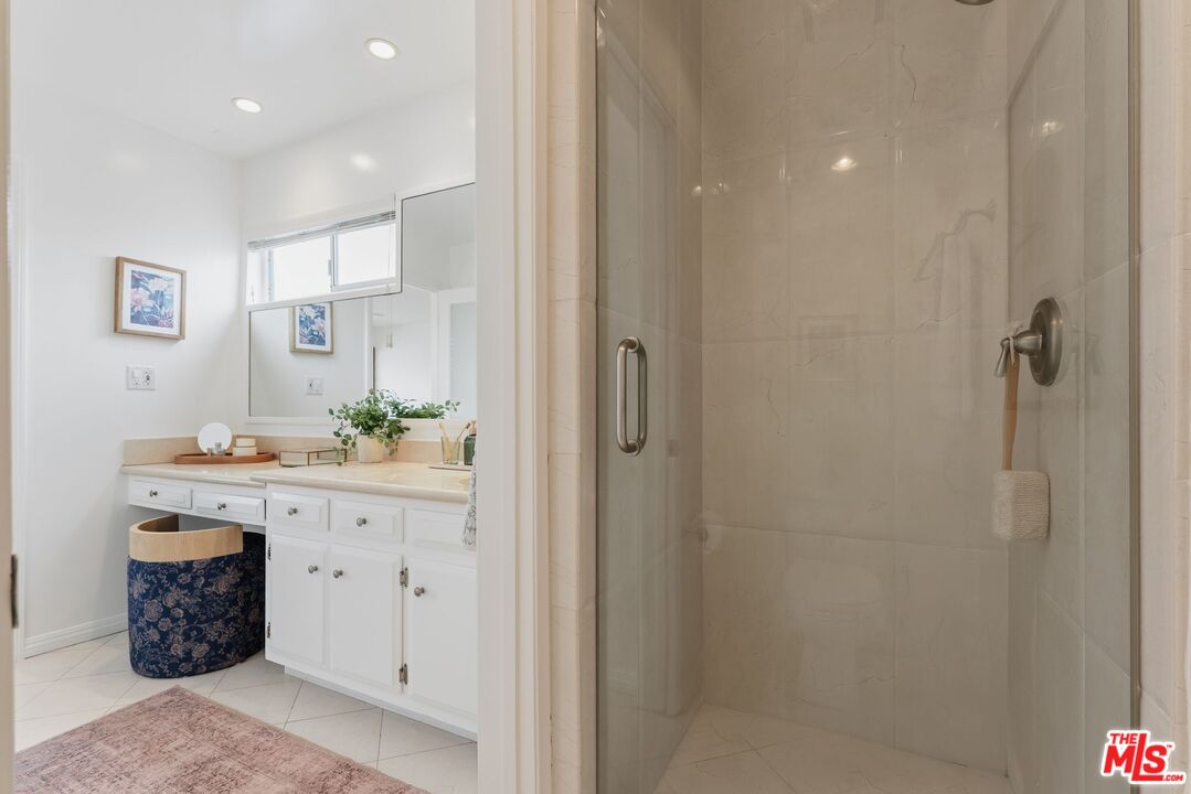 944 17th St Unit: 6