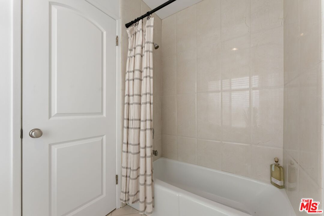 944 17th St Unit: 6