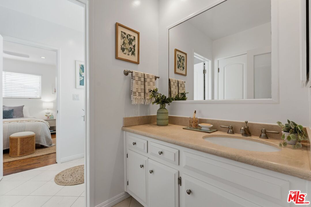 944 17th St Unit: 6