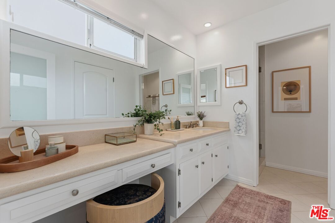 944 17th St Unit: 6