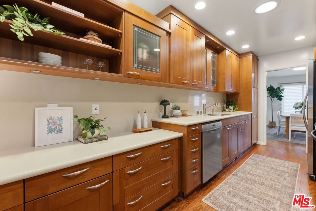 944 17th St Unit: 6