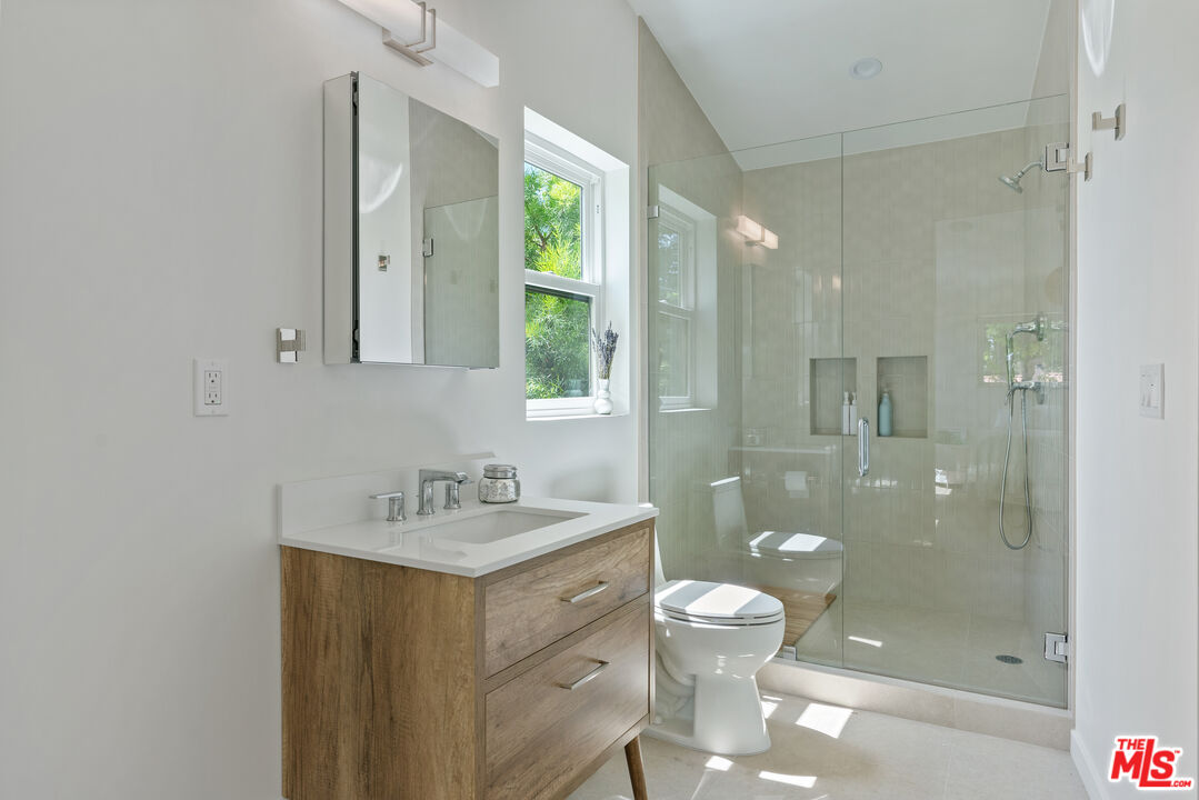 1352 Pacific St Unit: B