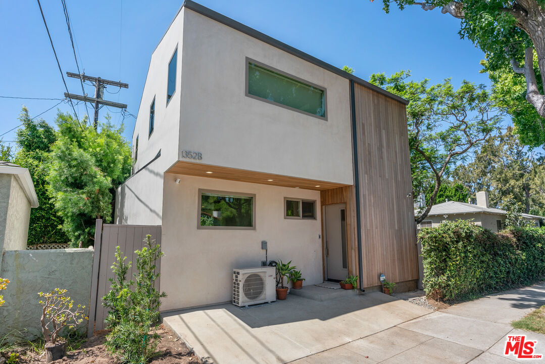 1352 Pacific St Unit: B
