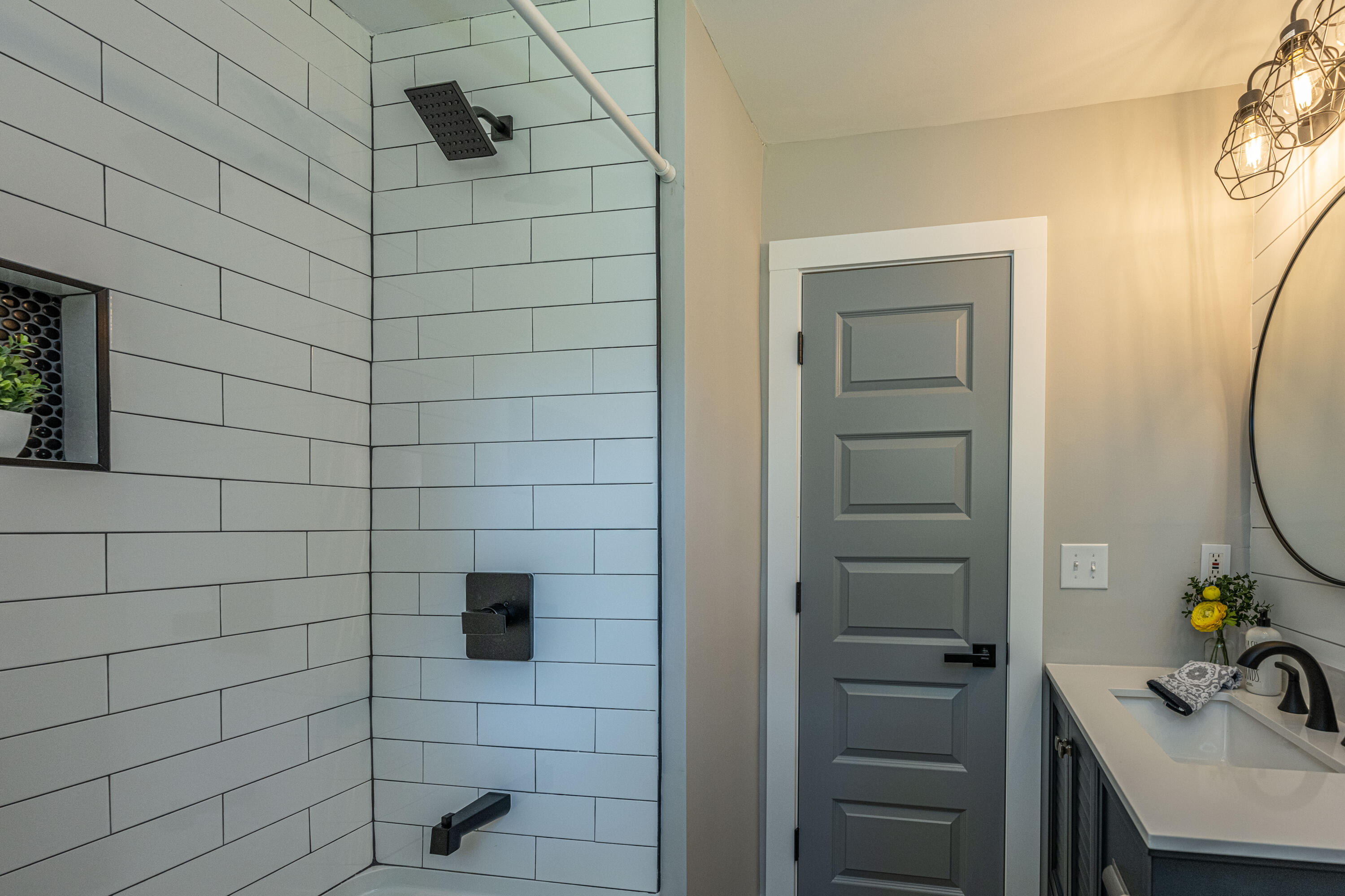 1633 W Robinhood Drive