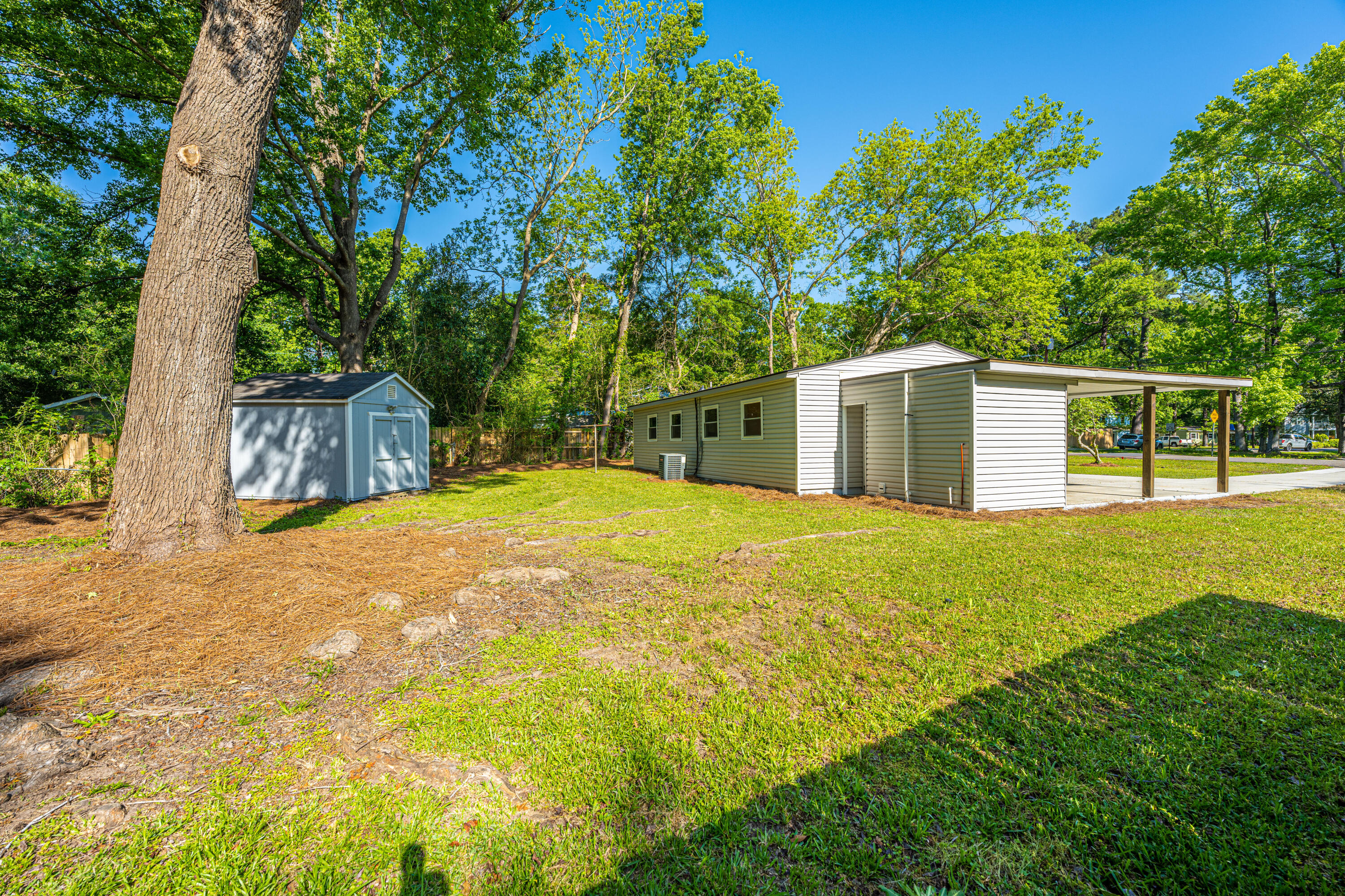 1633 W Robinhood Drive