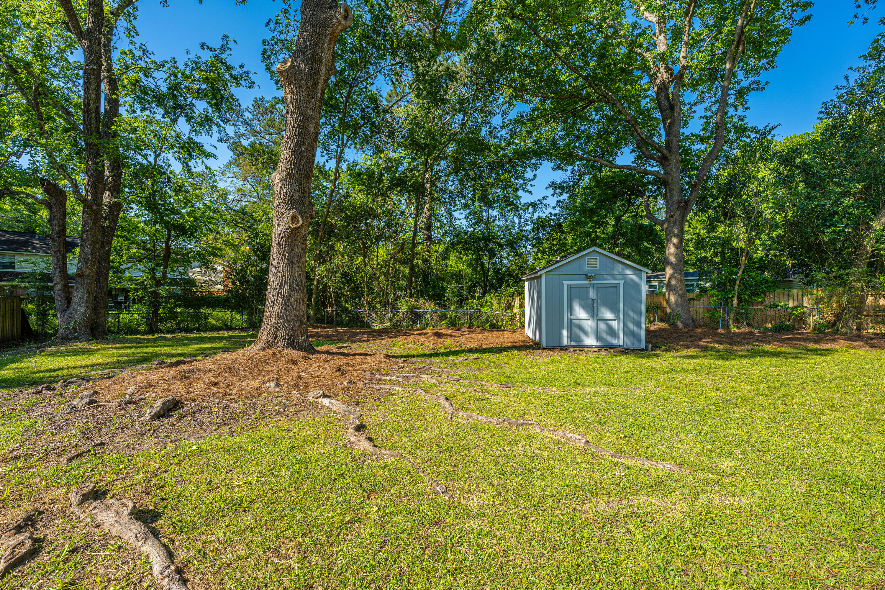 1633 W Robinhood Drive