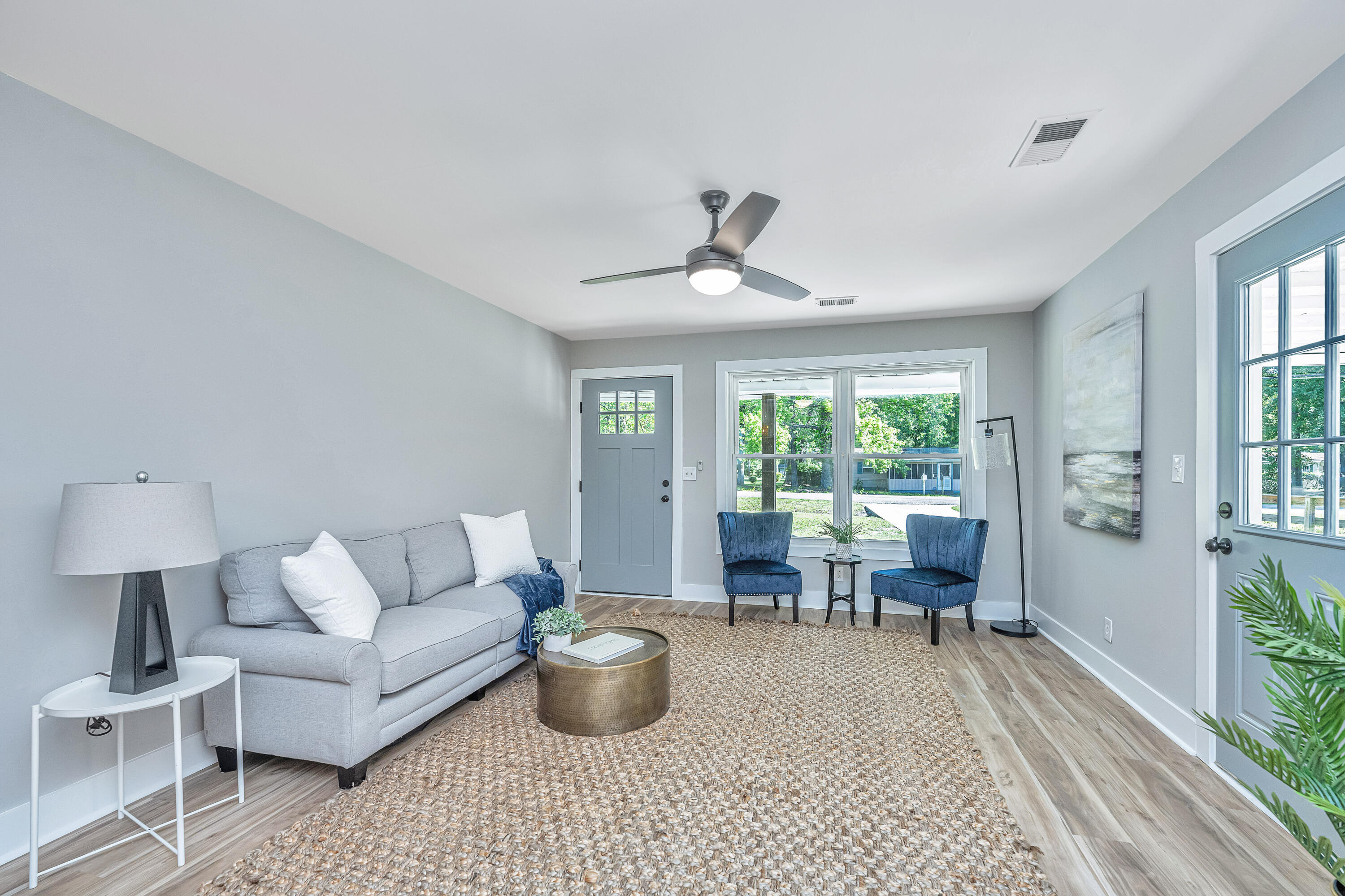 1633 W Robinhood Drive