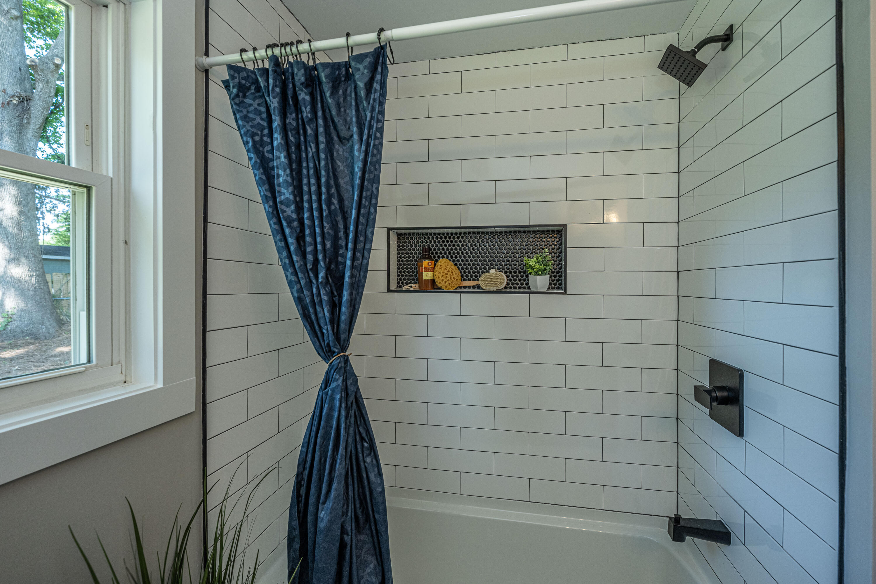 1633 W Robinhood Drive