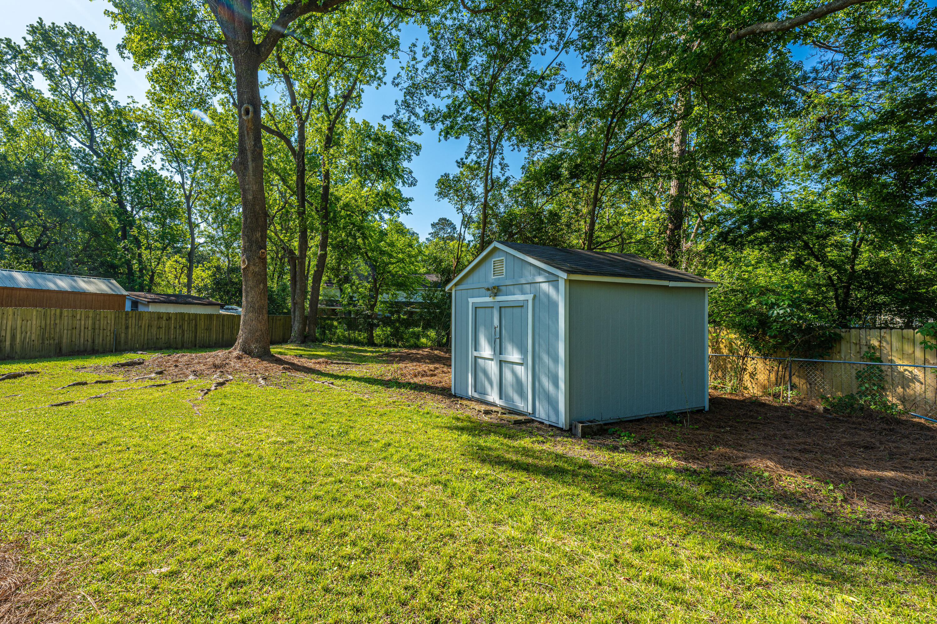 1633 W Robinhood Drive