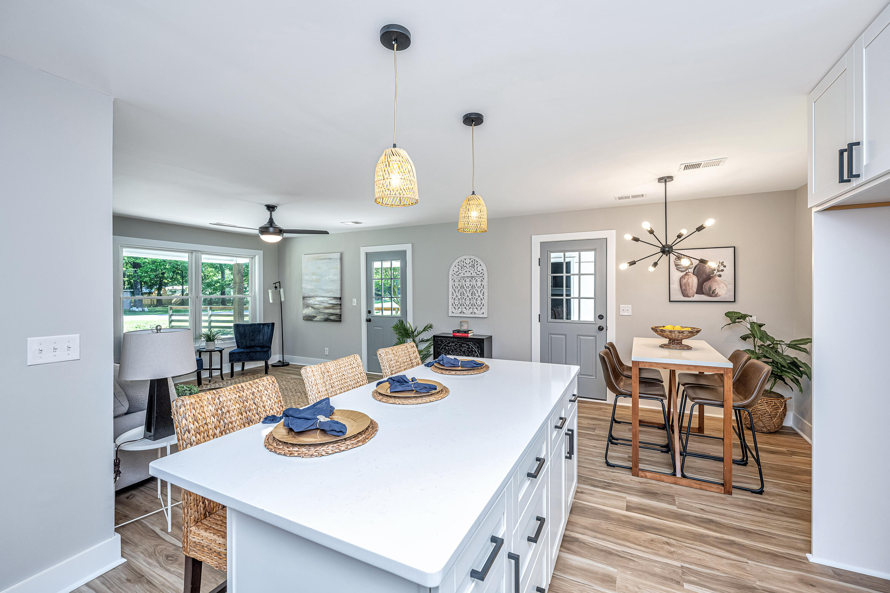 1633 W Robinhood Drive